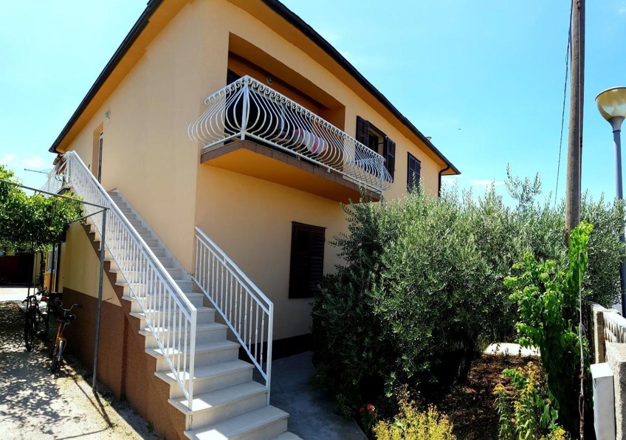 Apartments Nela Jelsa  Exterior foto
